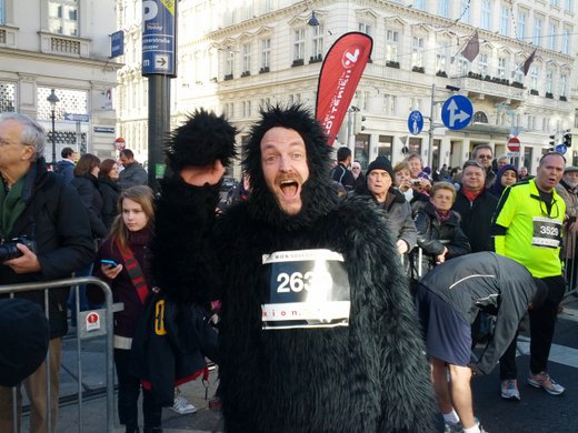 Ich stelle mir so ein Gorilla Kostüm ganz schön heiß vor! Ich stelle mir so ein Gorilla Kostüm ganz schön heiß vor!
